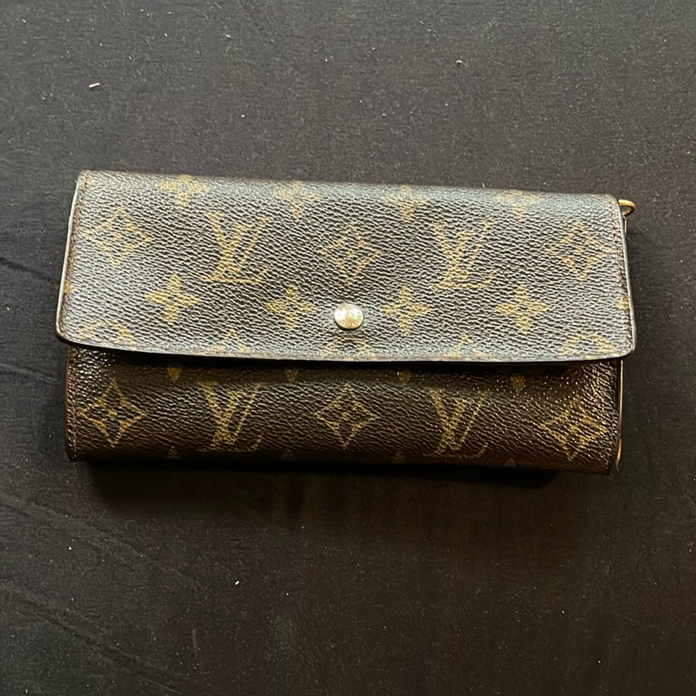 Vintage Sara Louis Vuitton wallet or BEST OFFER✨